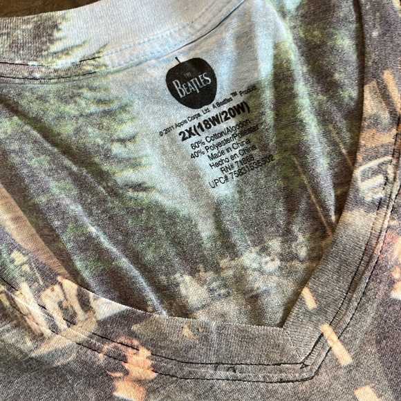 Women’s Beatles “Abbey Road” Allover Graphic Lightweight T-Shirt - Picture 2 of 7